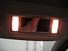 Sonnenblende beleuchtet. 