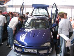 Opel Tigra mit Flügeltüren. Opel Tigra mit Flügeltüren.