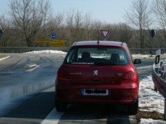 Diesen Parkplatz hat sich mein Löwe ausgesucht. Standstreifen an der Ausfahrt Marsberg-Meerhof.