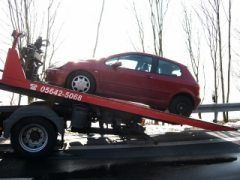 Verladung des Peugeot 307 auf den Abschleppwagen. 