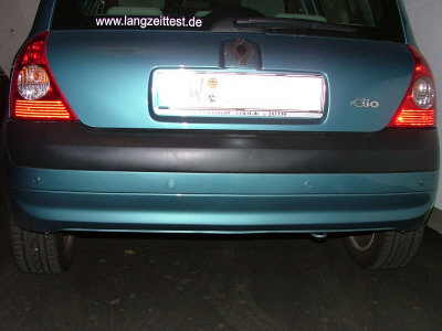 So sehen die lackierten Parksensoren beim Clio II aus. Die nachträglich eingebauten Parksensoren im Clio II.