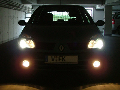 Beleuchtung des Clio II in Aktion. Beleuchtung des Clio II in Aktion.