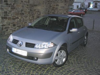 Front und Fahrerseite des Renault Megane. 