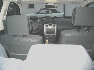 Blick durch die geöffnete Heckklappe in den Innenraum des Renault Megane. Blick durch die geöffnete Heckklappe in den Innenraum des Renault Megane.
