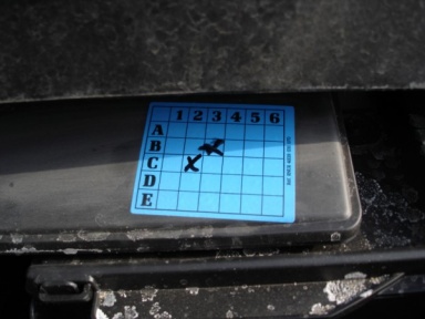 "Update-Aufkleber" im Motorraum. "Update-Aufkleber" im Motorraum.