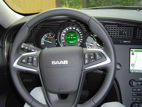 Multifunktionslenkrad des Saab 9-5. 