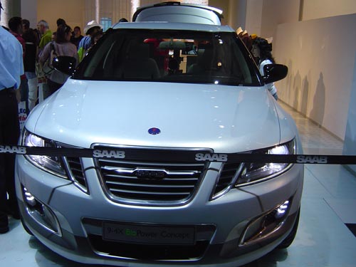 Frontansicht des Saab 9-4X. 