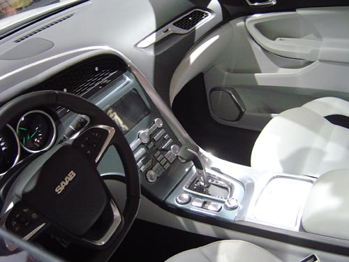Schalthebel des Saab 9-4X. Schalthebel des Saab 9-4X.