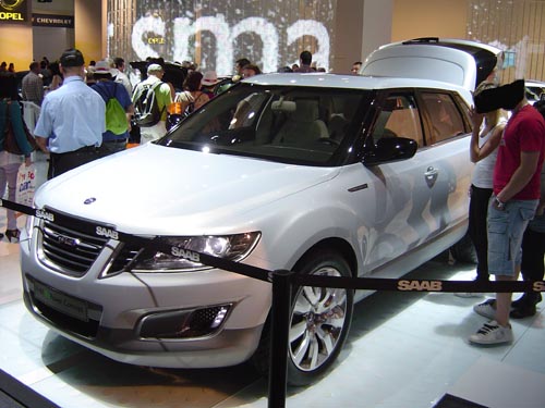 Saab 9-4X seitlich von vorn. 