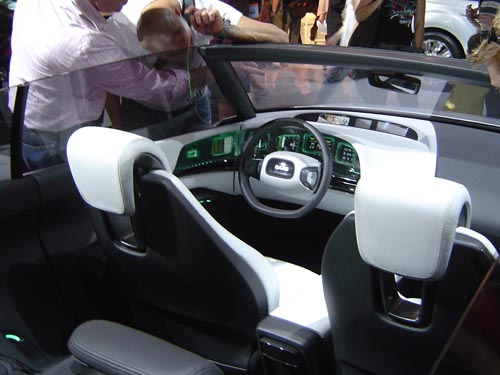 Cockpit des 9-X Cabrio. Cockpit des 9-X Cabrio.