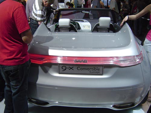 Heckansicht des 9-X Cabrio. Heckansicht des 9-X Cabrio.