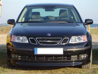 Frontansicht des Saab 9-3. 