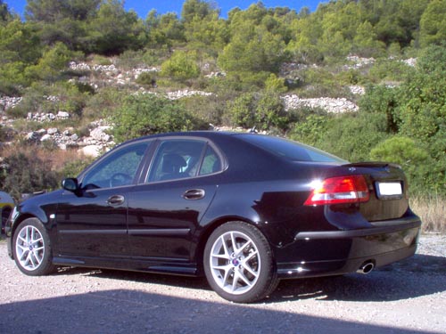 Der Saab 9-3 auf unbefestigtem Terrain. 