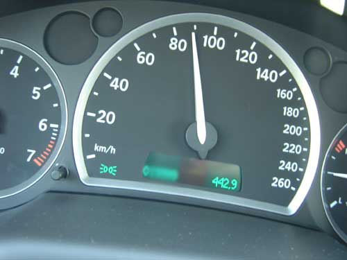 Tachometer des Saab 9-3. 