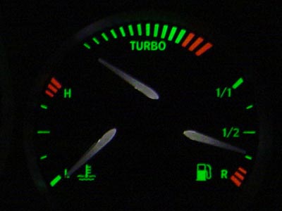 Turboanzeige im Saab 9-3. 