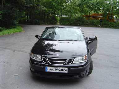 Saab 9-3 Cabrio offen — Ansicht von vorne. 