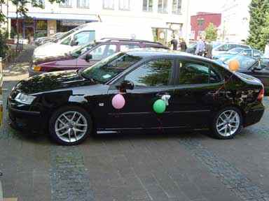 Saab 9-3 als Hochzeitsfahrzeug. 