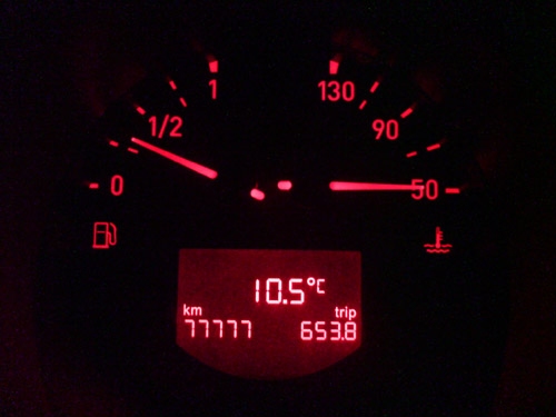 Die Außentemperaturanzeige, die in jedem Fahrzeug mit Klimaanlage vorhanden ist, informiert über die Außentemperatur. Außentemperaturanzeige.