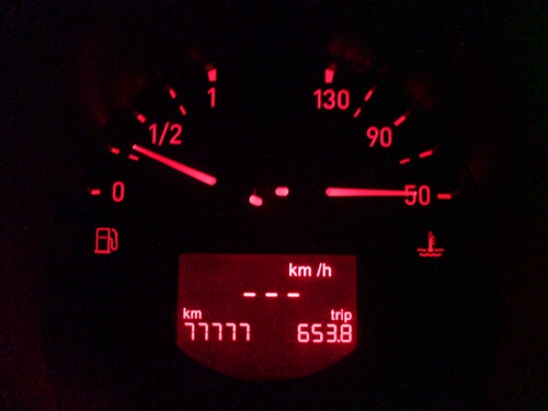 Hier lässt sich zum Beispiel die maximal zulässige Höchstgeschwindigkeit der Winterreifen einstellen. Tempolimit.