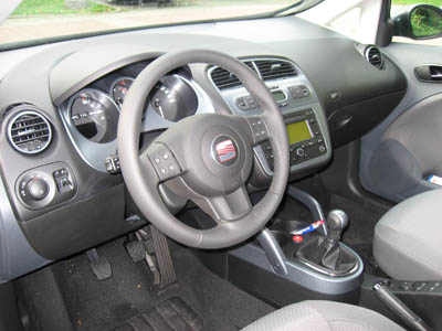 Blick ins Innere, Polster und Cockpit. Blick ins Innere, Polster und Cockpit.