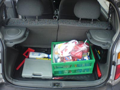 Die Frage ist, ob da ein Kinderwagen platz finden wird. Kofferraum des Hyundai Atos Prime.