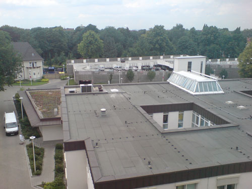 Im Juni wird der Gang zum Krankenhaus Routine. Parkhausdach des Elisabeth Krankenhauses.