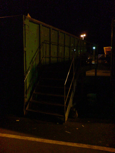 Sieben Stufen hoch zum Container. 