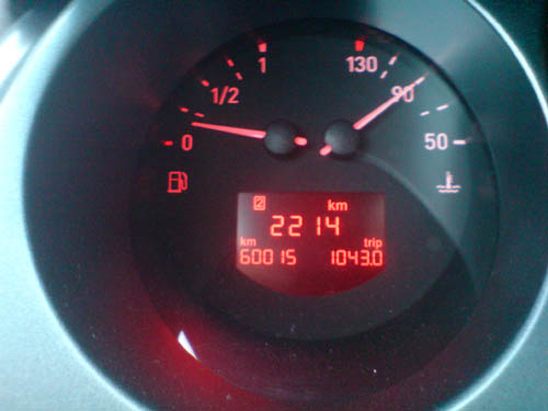 Seit dem letzten Reset wurden laut zweitem Speicherplatz im Bordcomputer 2.214 km zurück gelegt. 2.214 km seit dem letzten Reset.