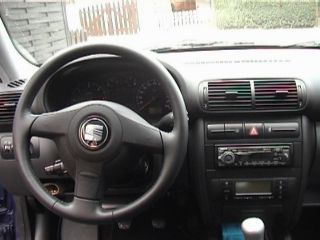 Cockpit des Seat Leon. 