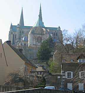 Die Kathedrale von Chartres throhnt über der Stadt. Die Kathedrale von Chartres throhnt über der Stadt.