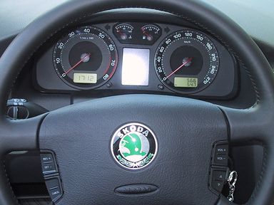 VW lässt grüßen: Übersichtliche Instrumente. VW lässt grüßen: Übersichtliche Instrumente.