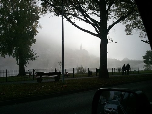 Cochem im Herbstnebel. 