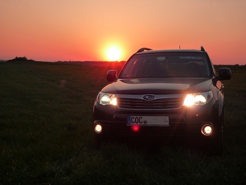 Forester im Sonnenuntergang. 