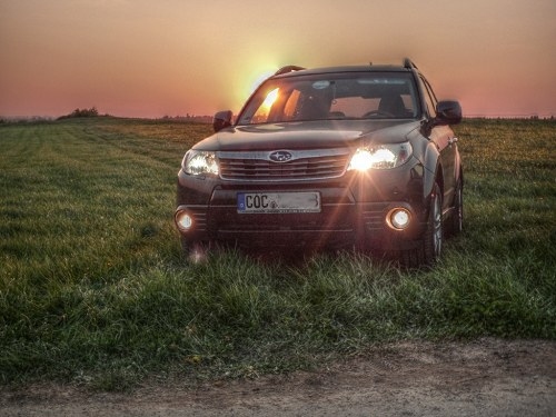 Forester im Sonnenuntergang (HDR-Foto). Forester im Sonnenuntergang (HDR-Foto).