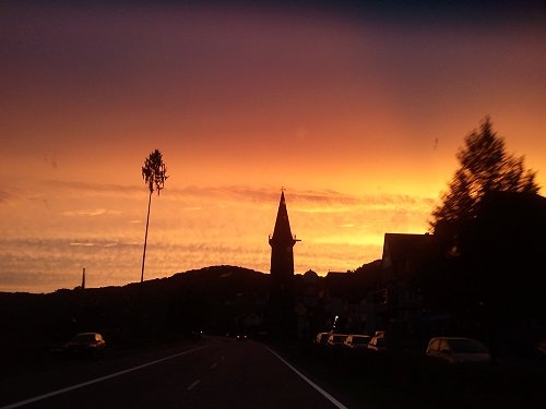 Sonnenuntergang an der Mosel. 