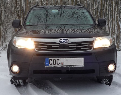 Forester im Schnee von vorne. Forester im Schnee von vorne.
