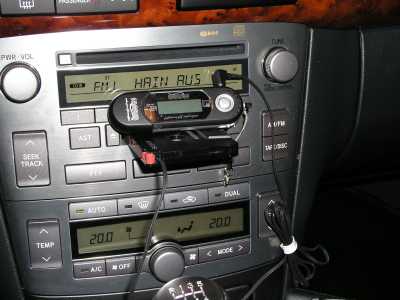 Kassette mit angeschlossenem MP3-Player. MP3-Kassette mit MP3-Player.