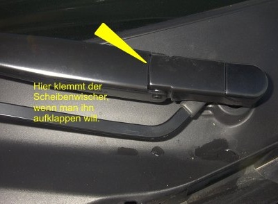 Scheibenwischer lässt sich nicht aufklappen. Hakender Scheibenwischer.