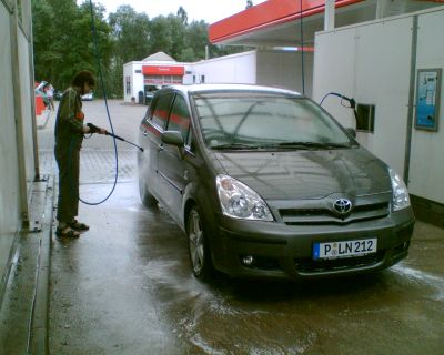 Der Corolla Verso möchte gut gespült werden. Der Corolla Verso möchte gut gespült werden.