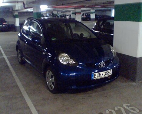 Knuffiger Ersatzwagen: Toyota Aygo Blue. 