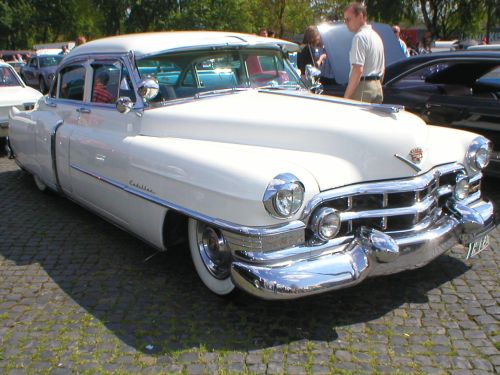 Weißer Cadillac Fleetwood 60 Special von 1957/58. Weißer Cadillac Fleetwood Sixty Special.
