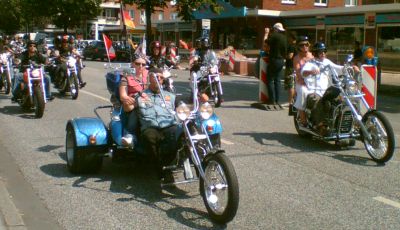 Harley Davidson Trike und Harley Davidson Easy-Rider. 