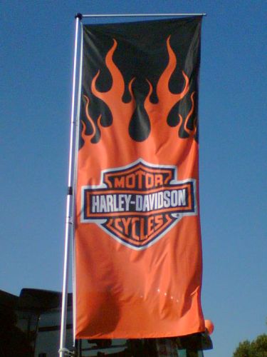 Harley-Davidson-Flagge. Orange-schwarze Harley-Davidson-Flagge.