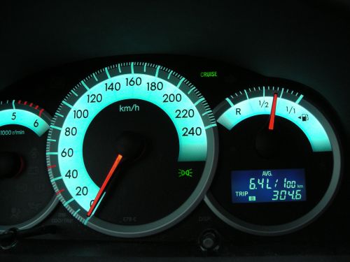 Sparsame Instrumentierung im Toyota-Cockpit. 