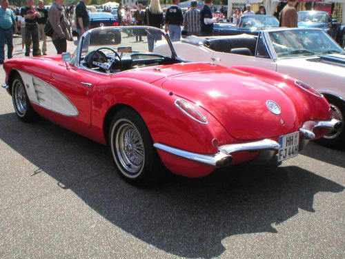 Rote Corvette C1 (1958-1960). 