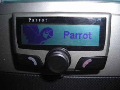 Überteuert und Anlass für Frust: Parrot Bluetooth-Freisprecheinrichtung. Bluetooth-Freisprecheinrichtung von Parrot.