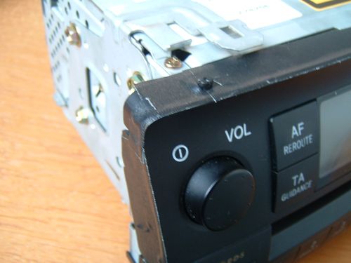 Mit Klebeband umwickeltes Radio. Mit Klebeband umwickeltes Radio.