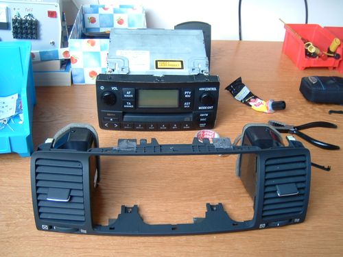 Zerlegte Radioeinheit. Zerlegte Radioeinheit.