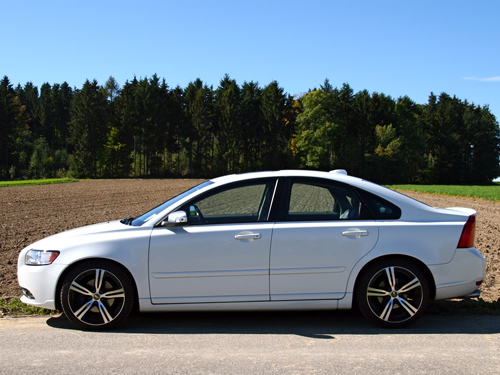 Der sauber gewaschene Volvo S40. 