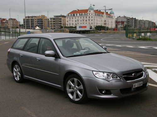 Subaru Legacy Kombi, Swiss Edition in silber metallic. 